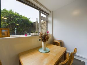 dining - click for photo gallery